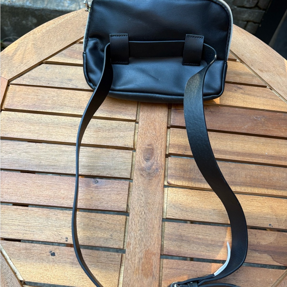 Juicy Couture Black and White Logo Crossbody Bag (Fanny-Pack) - Picture 4 of 6